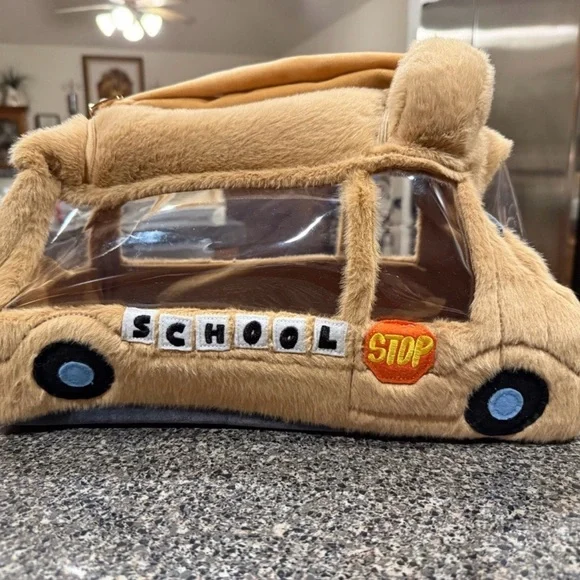 NEW - Bus-Shaped Crossbody Bag for Labubus - Picture 5 of 11